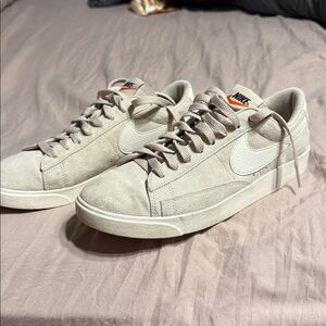 Nike women’s size 9 Beige Suede Sneakers